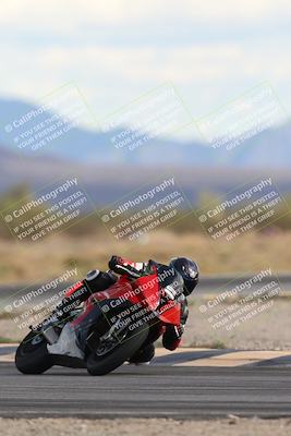 media/Nov-16-2025-Race Pace (Sun) [[8c5fa54630]]/Non Verified Riders (1st 20 Minutes)/5-Turn 15 (110pm)/